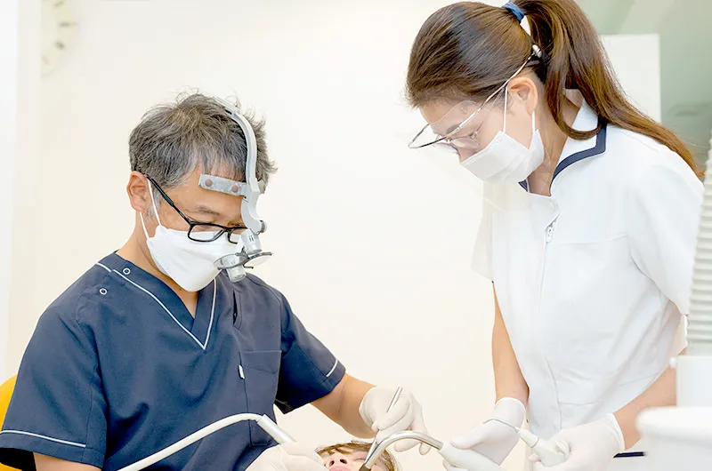 たまプラーザの矯正歯科・歯医者|たまプラーザむろき歯科・矯正歯科|院長先生治療中